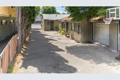 6240 Hazeltine Avenue, Van Nuys, CA 91401 - Photo 4