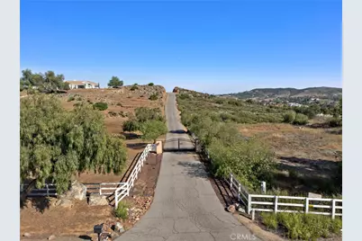 38150 Via Huerta, Murrieta, CA 92562 - Photo 34