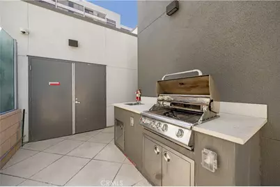 645 W 9th Street #303, Los Angeles, CA 90015 - Photo 28