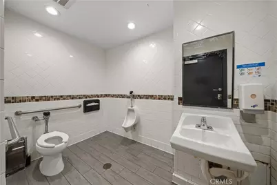 474 N Beverly Dr, Beverly Hills, CA 90210 - Photo 26