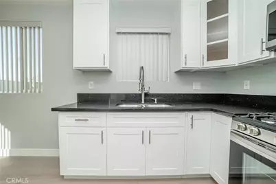 531 W 80th, Los Angeles, CA 90044 - Photo 12