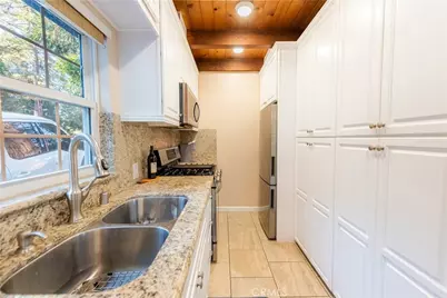 23804 Lakeview Drive, Crestline, CA 92325 - Photo 30