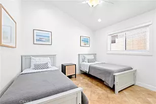 916 E Oceanfront, Newport Beach, CA 92661 - Photo 38