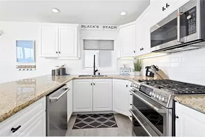 916 E Oceanfront, Newport Beach, CA 92661 - Photo 10