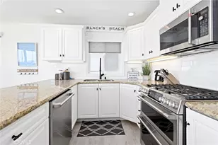 916 E Oceanfront, Newport Beach, CA 92661 - Photo 10