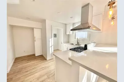 5718 S Manhattan Place, Los Angeles, CA 90062 - Photo 2