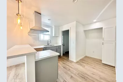 5718 S Manhattan Place, Los Angeles, CA 90062 - Photo 8