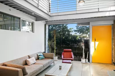 304 Grand Boulevard, Venice, CA 90291 - Photo 2