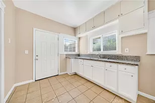 2256 W 28th St, Los Angeles, CA 90018 - Photo 12
