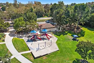 558 Vista Flora, Newport Beach, CA 92660 - Photo 32