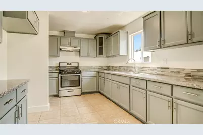 330 E 101st Street, Los Angeles, CA 90003 - Photo 4