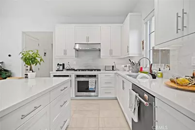 112 San Benito, Irvine, CA 92618 - Photo 14