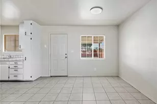 15212 Las Piedras Dr, Victorville, CA 92395 - Photo 8