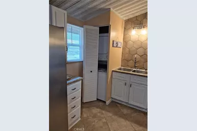 16611 Yucca Avenue, Victorville, CA 92395 - Photo 8