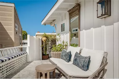 11 Saratoga, Newport Beach, CA 92660 - Photo 24