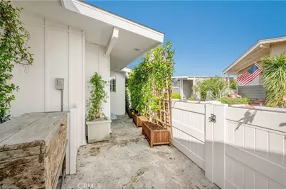 11 Saratoga, Newport Beach, CA 92660 - Photo 38