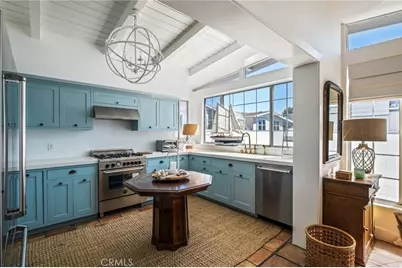 11 Saratoga, Newport Beach, CA 92660 - Photo 4