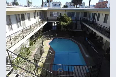409 S Manhattan, Los Angeles, CA 90020 - Photo 6