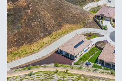 11986 Sagecrest Court, Corona, CA 92883 - Photo 2