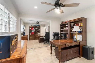 5342 Kenilworth, Huntington Beach, CA 92649 - Photo 18