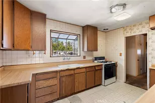 18928 Victory Blvd, Tarzana, CA 91335 - Photo 12