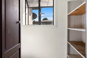 18928 Victory Blvd, Tarzana, CA 91335 - Photo 16