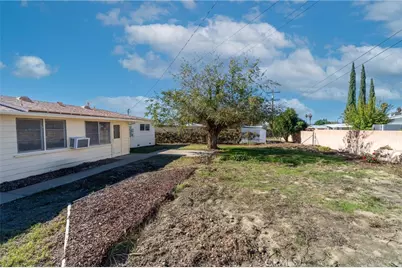 110 W Montrose, Hemet, CA 92543 - Photo 12