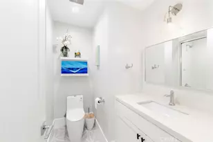 417 E Bay, Newport Beach, CA 92661 - Photo 44