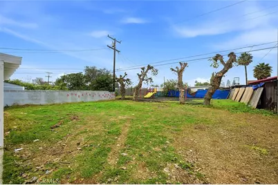 12815 S San Pedro Street, Los Angeles, CA 90061 - Photo 24