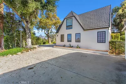 745 W Sunset Drive, Redlands, CA 92373 - Photo 2