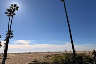 418 E Oceanfront, Newport Beach, CA 92661 - Photo 30