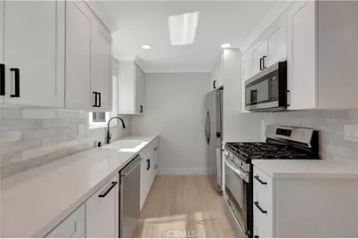 209 13th Street #D, Huntington Beach, CA 92648 - Photo 4