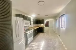 6116 Mariposa, 29 Palms MCB, CA 92277 - Photo 8