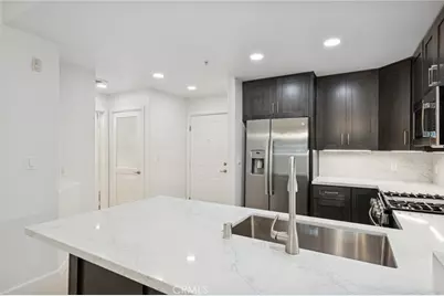 2202 Watermarke, Irvine, CA 92612 - Photo 6