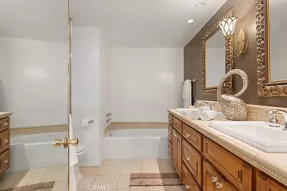 419 N Oakhurst Drive #102, Beverly Hills, CA 90210 - Photo 22