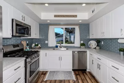 20319 Gardenia, Huntington Beach, CA 92646 - Photo 2