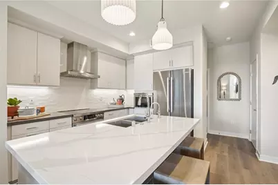 127 N First Avenue, Upland, CA 91786 - Photo 2