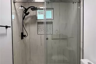 16748 Athol, Fontana, CA 92335 - Photo 4