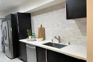 1025 N Kings Rd, West Hollywood, CA 90069 - Photo 14