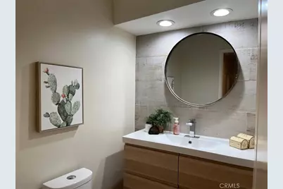 1025 N Kings Rd #105, West Hollywood, CA 90069 - Photo 12