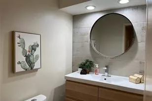 1025 N Kings Rd, West Hollywood, CA 90069 - Photo 12