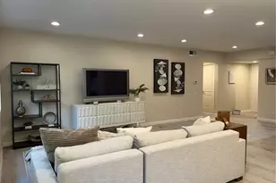 1025 N Kings Rd, West Hollywood, CA 90069 - Photo 8