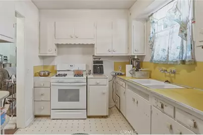 110 Alabama Street, Huntington Beach, CA 92648 - Photo 10