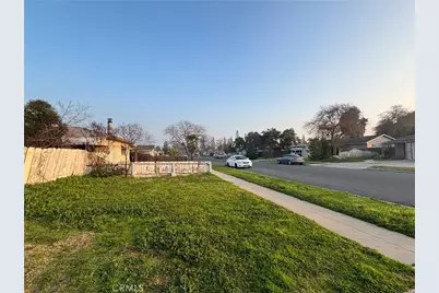 4298 N Holt, Fresno, CA 93705 - Photo 20