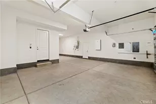 15800 Conservatory Dr, Fontana, CA 92336 - Photo 44