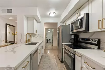 906 N Doheny #303, West Hollywood, CA 90069 - Photo 12