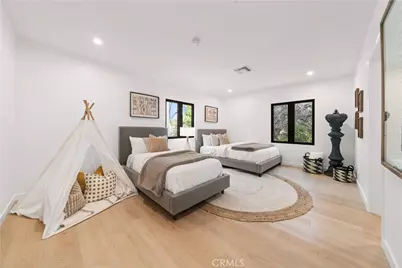 701 Trenton, Beverly Hills, CA 90210 - Photo 38