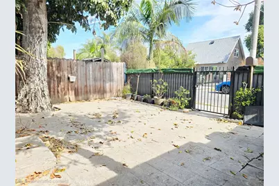 10529 Grape, Los Angeles, CA 90002 - Photo 8