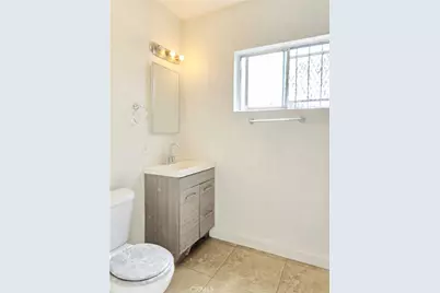 10529 Grape, Los Angeles, CA 90002 - Photo 14