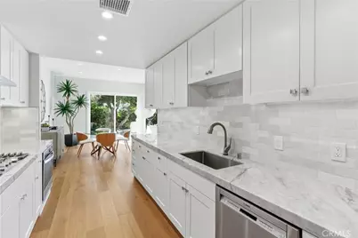 3 Rue Cannes, Newport Beach, CA 92660 - Photo 8